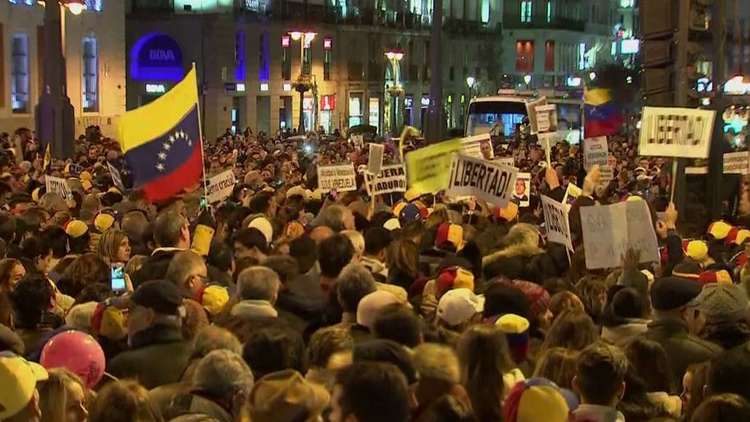 مظاهرات مؤيدة ومعارضة لمادورو تعم فنزويلا