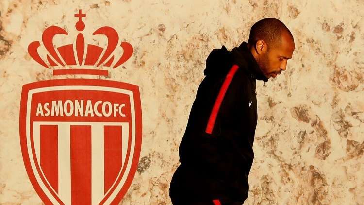 موناكو يستبعد مدربه هنري