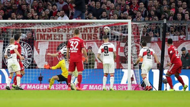 الديناصور البافاري يلتهم ضيفه شتوتغارت