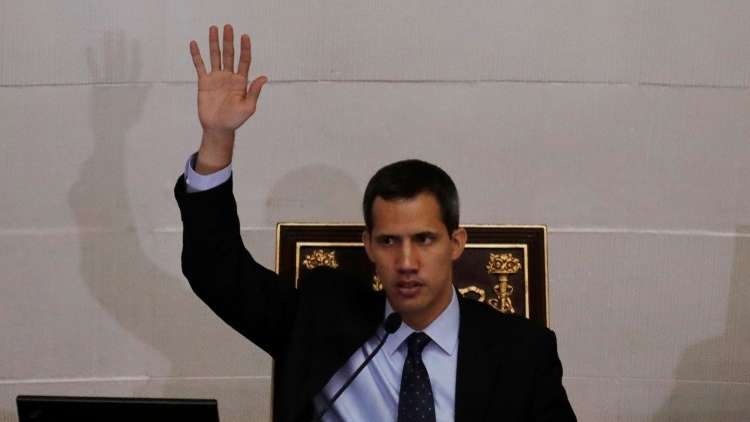 المحكمة العليا الفنزويلية تحظر سفر غوايدو وتجمد حساباته.. ومادورو يعلن أنه ليس هناك أمر باعتقاله