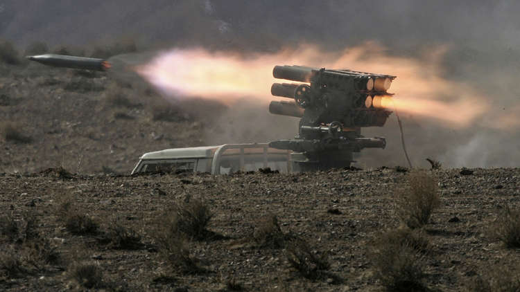 إيران تكشف عن أسلحة جديدة محلية الصنع تعرض لأول مرة (صور)