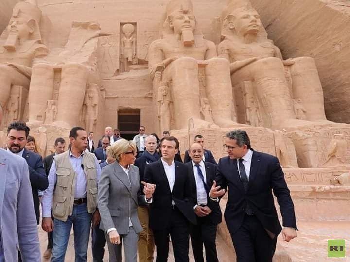 ٌRT تحصل على صور لجولة ماكرون وزوجته بمعبد أبو سمبل في مصر