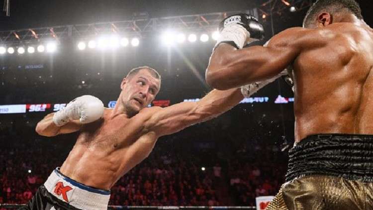 الروسي كوفاليف يستعيد لقب بطل العالم في وزن خفيف الثقيل