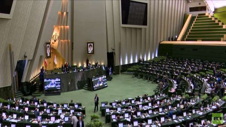 طهران ترفض أي شروط لتطبيق الآلية المالية