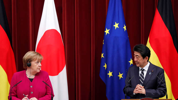 ميركل وآبي يؤكدان دعمهما للتجارة الحرة