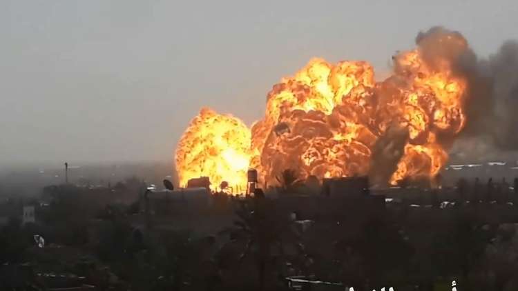 شاهد..  لحظة انفجار ضخم بمحطة للغاز في قطاع غزة