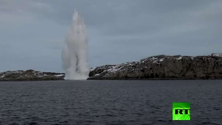 لحظة تفجير الطوربيدات التابعة لحلف الناتو بالقرب من المياه الإقليمية الروسية 