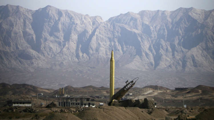 واشنطن تتعهد بالضغط "دون هوادة" على إيران بعد كشف طهران عن صاروخ باليستي