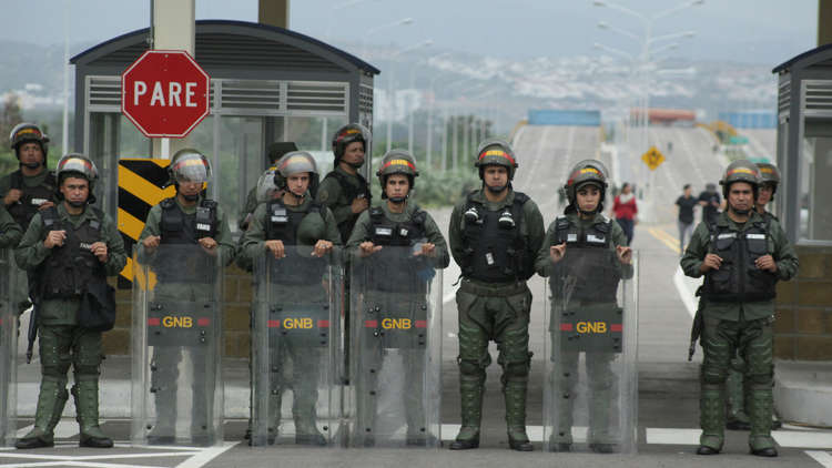 غوايديو لا يستبعد الموافقة على تدخل عسكري أمريكي في فنزويلا للإطاحة بمادورو