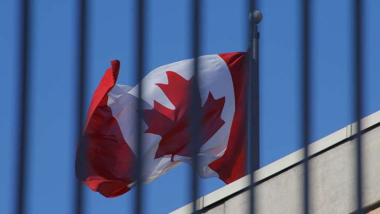 وزيرة تعليم  كندية تثير أزمة حول حجاب المرأة