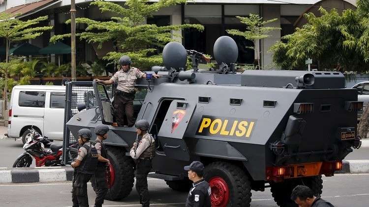 الشرطة الإندونيسية تعتذر عن استخدام ضباط ثعبانا خلال التحقيق مع مشتبه به