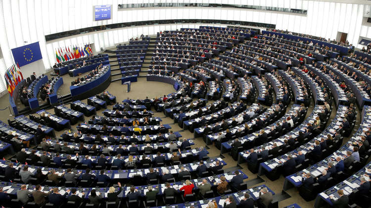 البرلمان الأوروبي يحث السعودية على إلغاء نظام الوصاية على النساء