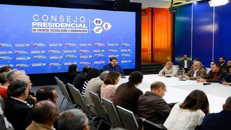 مادورو يدعو إلى إنشاء شبكات تواصل فنزويلية مستقلة