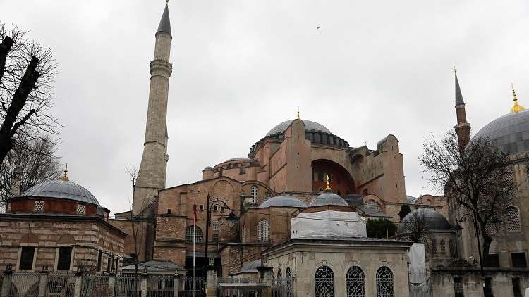 بعد إقامته في تركيا 14 عاما.. عجوز بريطاني يعلن إسلامه