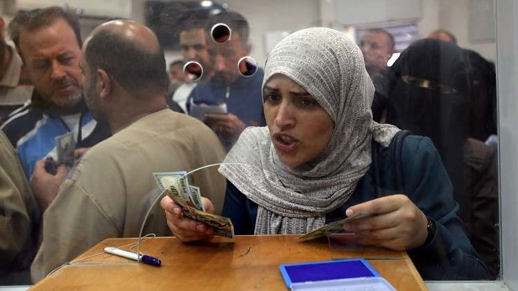 وزير المالية الفلسطيني: الرواتب في موعدها لكنها قد تكون ناقصة