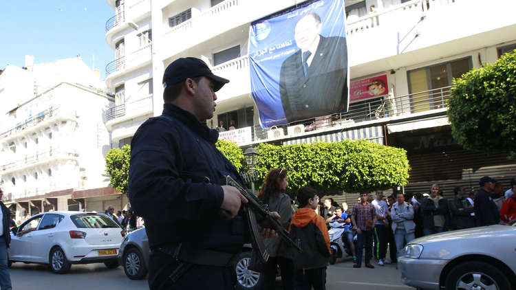 انتشار أمني مكثف في العاصمة الجزائرية تحسبا لمظاهرات ضد 