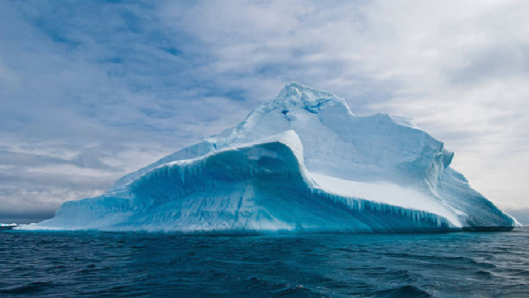 جبل جليدي هائل ينفصل عن القطب الجنوبي!