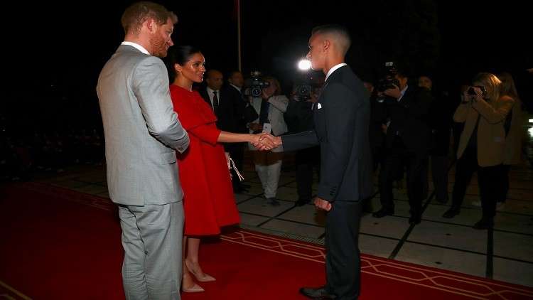 الأمير الحسن يستقبل الأمير هاري وزوجته ميغان في قصر الضيافة بالرباط (فيديو)
