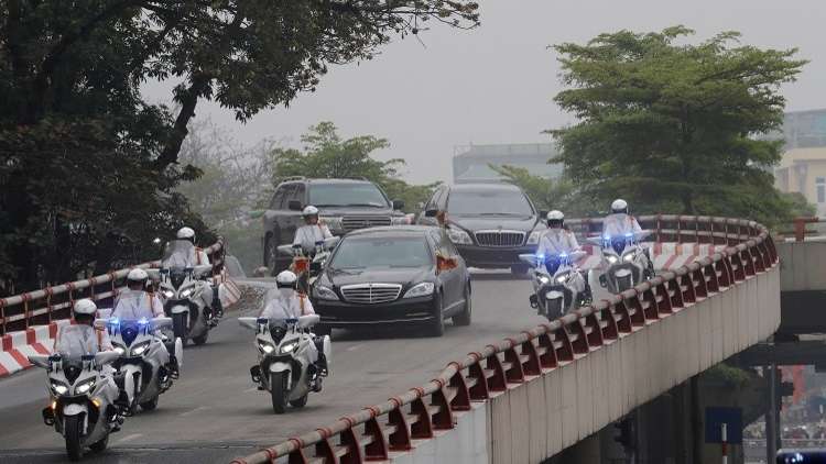 أول ظهور لكيم جونغ أون في هانوي قبيل قمته مع ترامب هناك (صور)