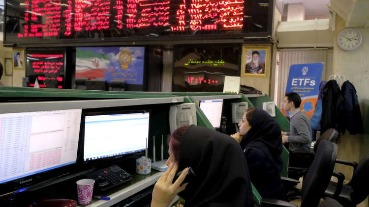 بورصة طهران "تنزف" بعد استقالة ظريف
