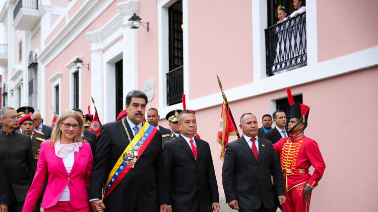 احتجاز فريق تلفزيوني أمريكي لساعتين في القصر الرئاسي  بفنزويلا!