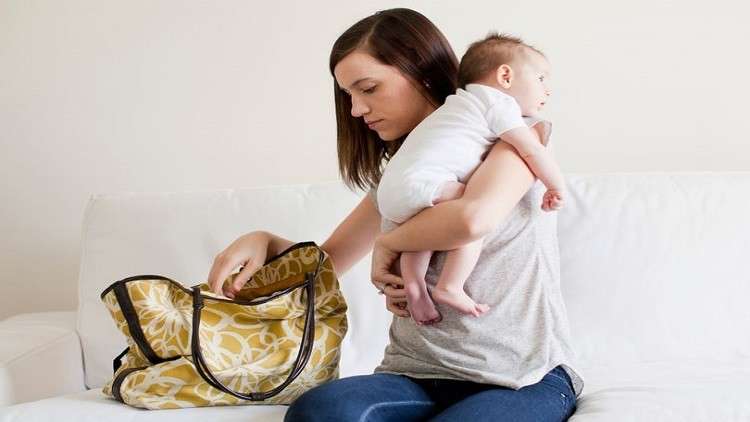 خطر مخفي في حقائب اليد يهدد وجود "أغلى ما نملك"