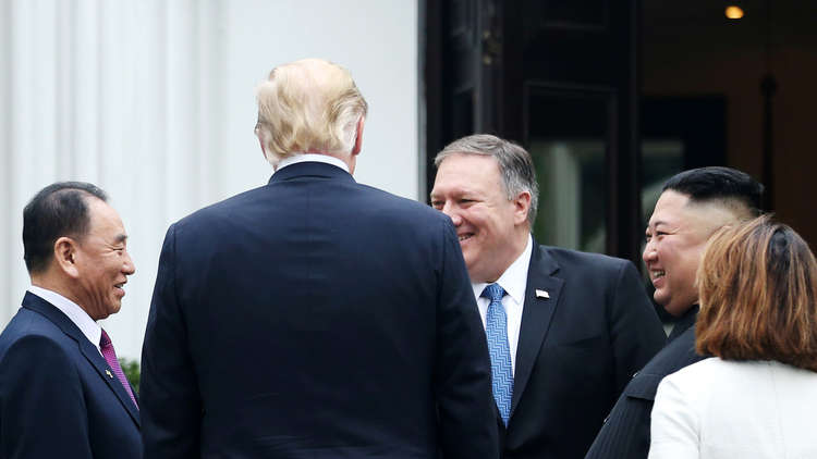 سر الجنرال الغامض الذي يقف أمام كيم جونغ أون! 