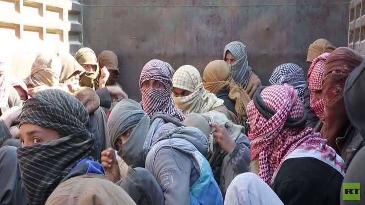 استسـلام مقاتلي داعـش فـي بلدة الباغوز