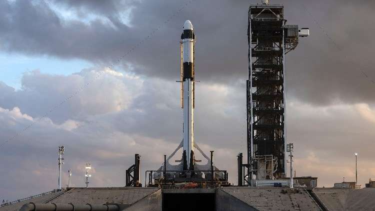 سبيس إكس تعتزم الحفاظ على المرحلة الأولى لصاروخ سيحمل مركبة 