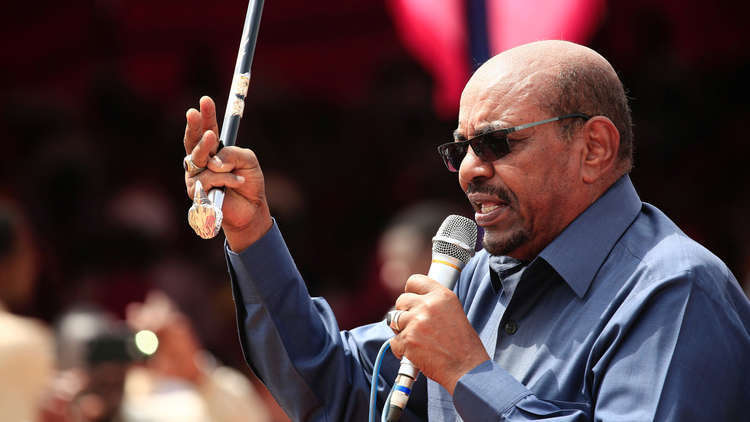 الرئاسة السودانية: البشير يقيل محافظ البنك المركزي