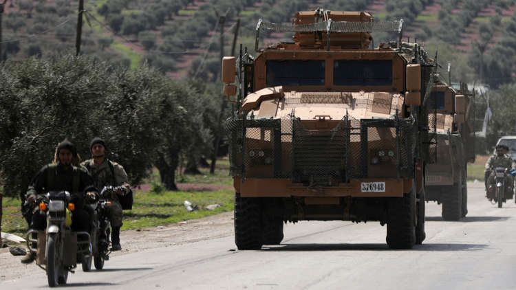 وسائل إعلام تركية تنشر فيديوهات لجنود أتراك ومدرعاتهم في قرى إدلب السورية (صور+فيديو)