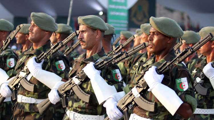 "رؤيتنا للمستقبل موحدة".. الجيش الجزائري يبعث برسالة إلى الشعب مع تواصل الاحتجاجات