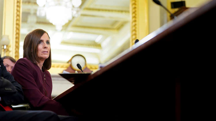 سلاح الجو الأمريكي لا ينوي التحقيق في الاغتصاب المزعوم لسيناتورة خلال خدمتها في الجيش