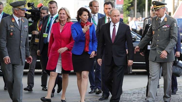 وزيرة خارجية النمسا تكشف متى وأين وكيف تعرفت لأول مرة على بوتين