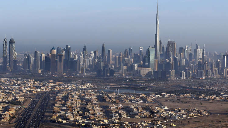 الإمارات تمنح تصاريح إقامة طويلة الأمد لعدة فئات من الأجانب