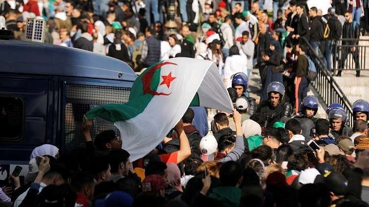 الجزائر على شفا هاوية