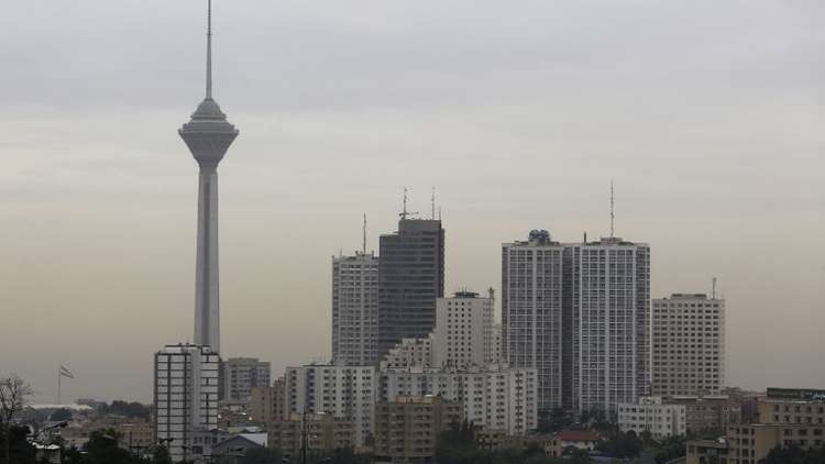 باحث لـRT: إيران تستفيد من الاستثناءات الأمريكية للعراق للالتفاف على العقوبات