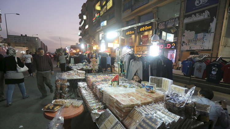 مستشار اقتصادي: في مصر .. السوريون يعملون والمصريون في المقاهي