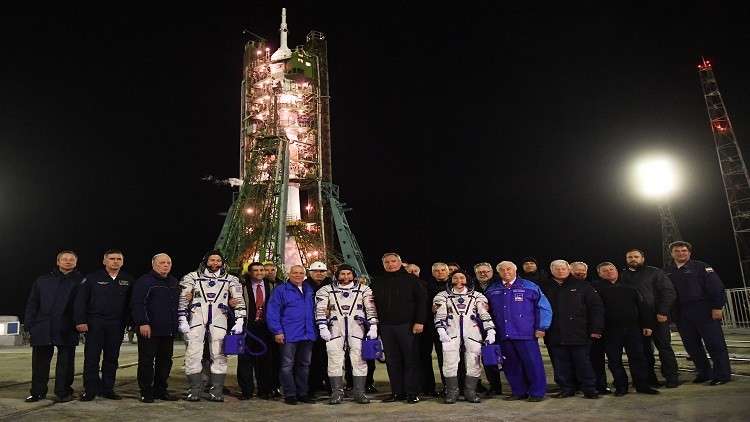 رواد الفضاء من روسيا وأمريكا يستخدمون مركبات "دراغون" و"سويوز"