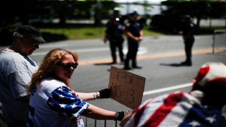 100 طعنة تزهق روح مراهق حاول ترك عصابة!