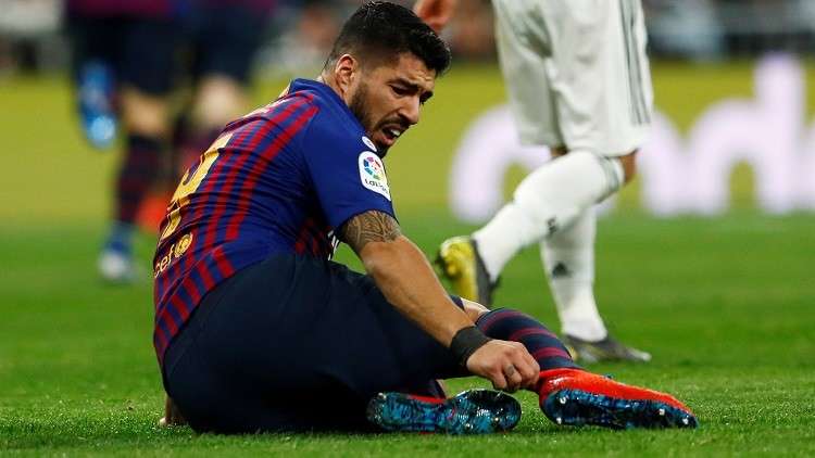 مخاوف برشلونة من إصابة سواريز خلال مواجهة ريال بيتيس
