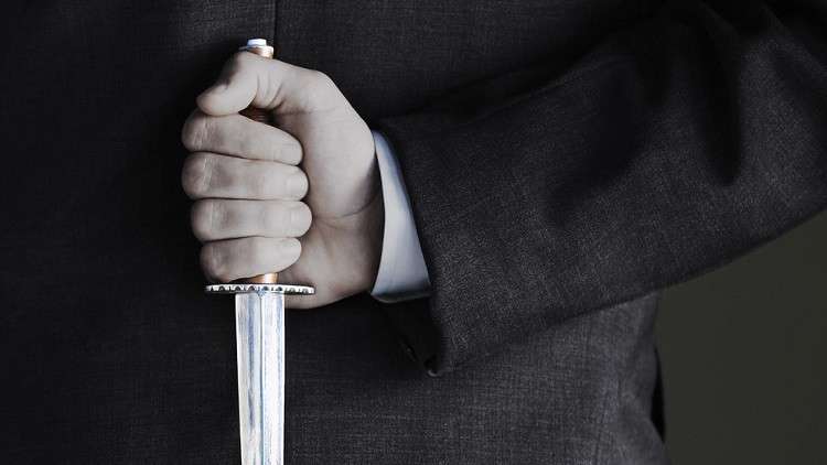 باكستاني يطعن أستاذه حتى الموت بسبب "حفل مختلط"