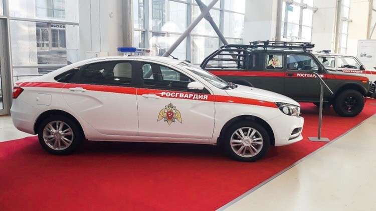الحرس الوطني الروسي يتسلم نسخة عسكرية من سيارة "لادا فيستا"