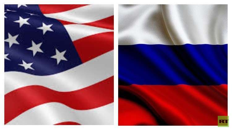 شاهد.. مقاتل روسي يخنق نظيره الأمريكي بشراسة!