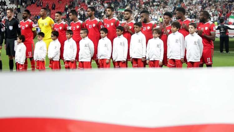 شاهد.. الأحمر العماني يتوج بالبطولة الرباعية