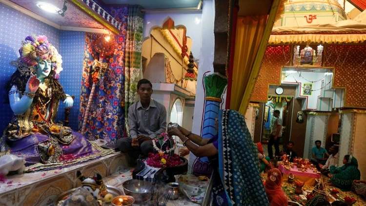 فتاتان تعمقان الجراح بين الهند وباكستان