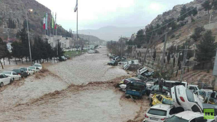 فيضانات كارثية في إيران تجرف البشر والحجر