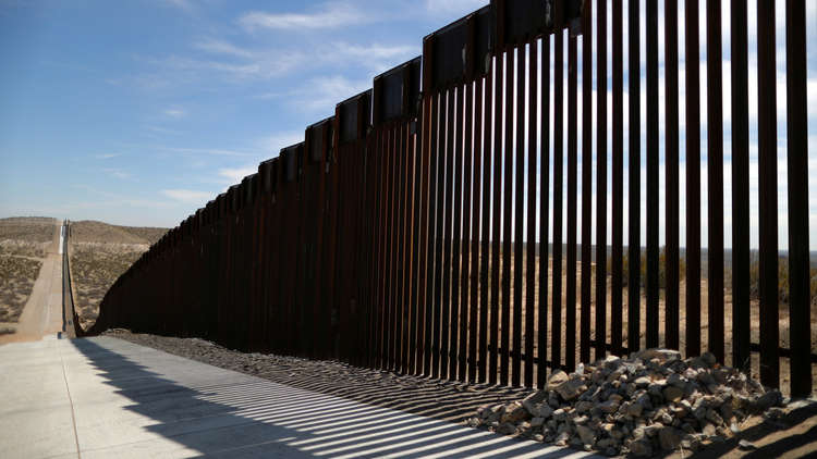 البنتاغون يخصص مليار دولار لبناء الجدار على الحدود مع المكسيك