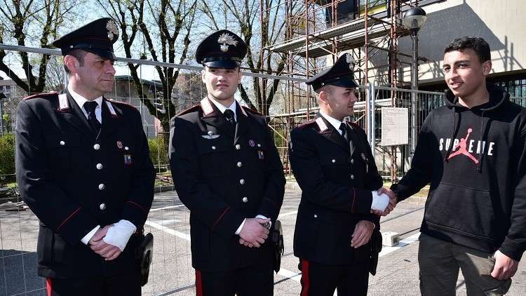 حفل رسمي لفتى مصري أنقذ 51 تلميذا إيطاليا من الموت حرقا