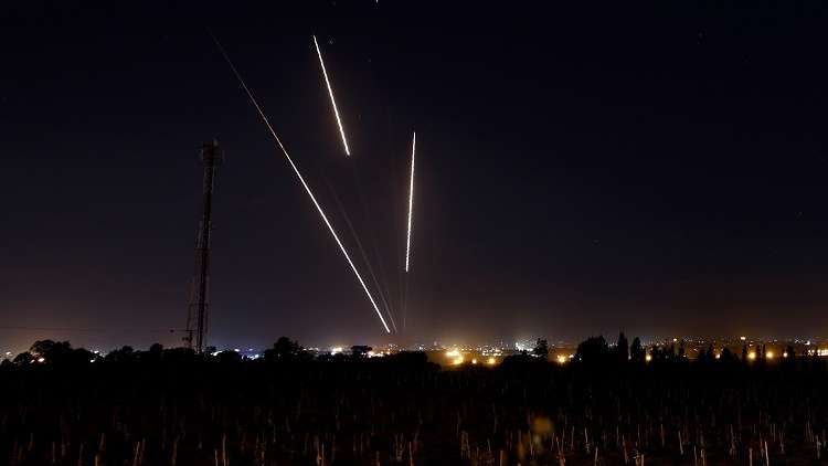 الطيران الإسرائيلي يقصف موقع الشرقية التابع للفصائل الفلسطينية شرق مدينة خانيونس